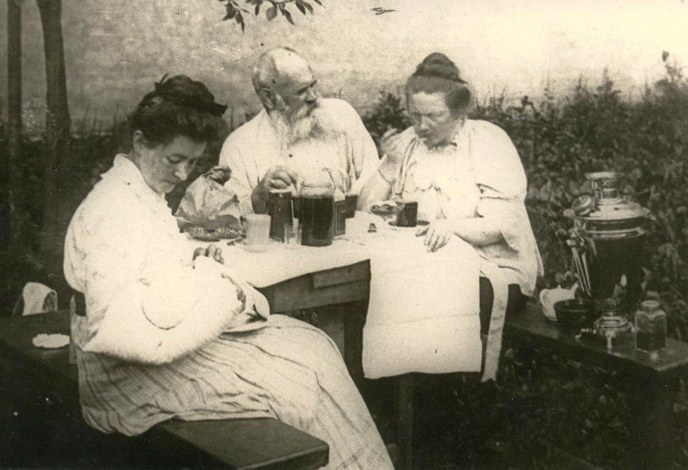Н.В. Павловский с супругой и дочерью Ириной